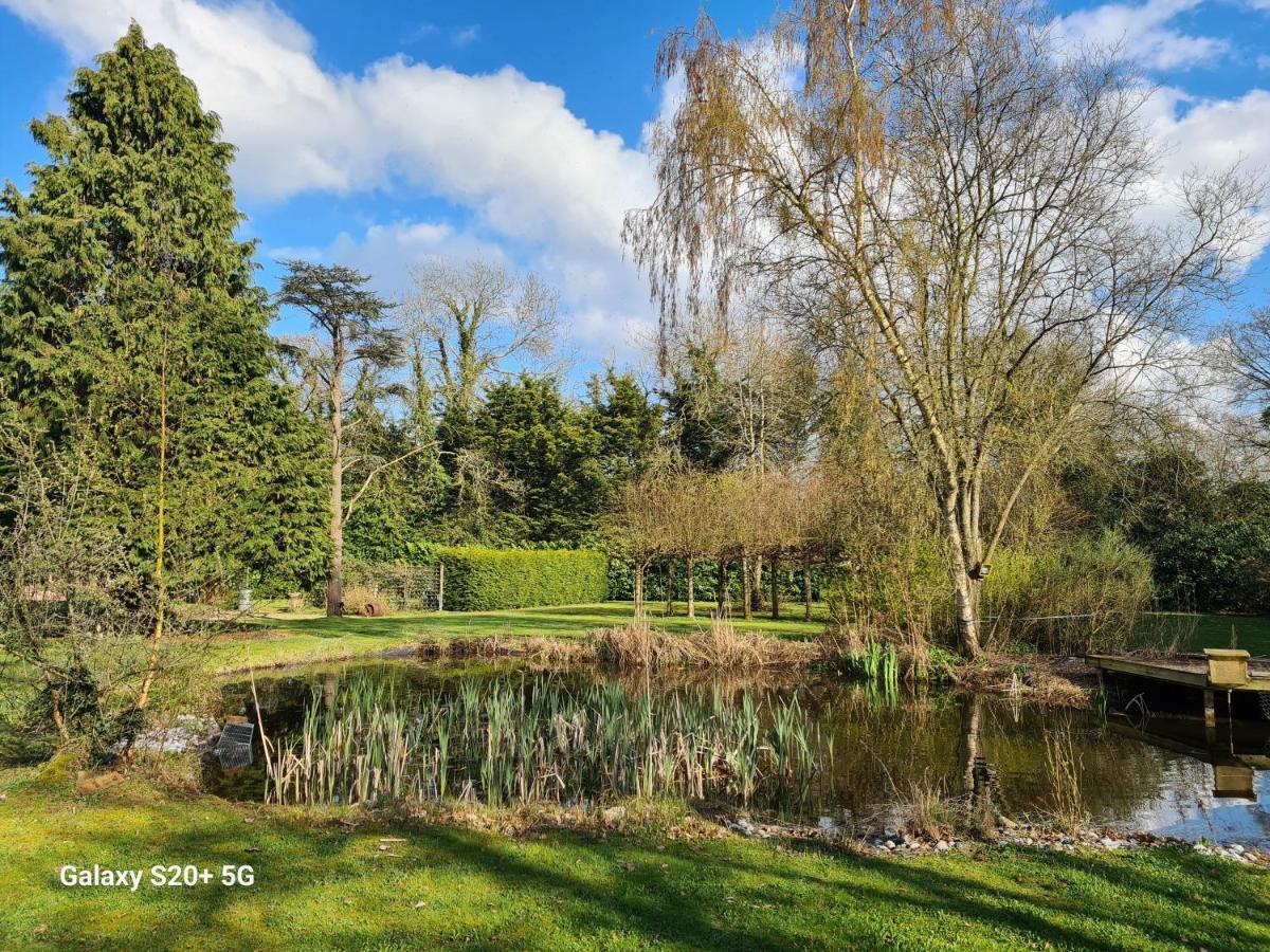 The Reading Whole Apartment With Private Lake And Gardens Eksteriør billede